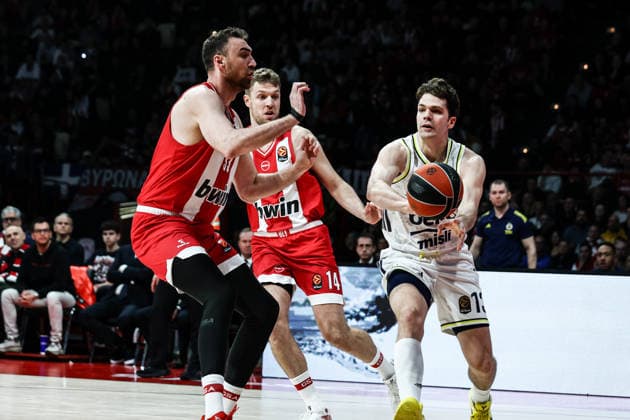 Olympiacos Piraeus v Fenerbahce Beko - Euroleague PIRAEUS, GREECE - MARCH 17: Olympiacos Nikola Milutinov in action with Fenerbache s Tarik Biberovic during the Turkish Airlines Euroleague match between Olympiacos Piraeus and Fenerbache Beko Istanbul at the Peace and Friendship Stadium in Piraeus, Greece on March 17, 2026. Andreas Papakonstantinou Anadolu Piraeus Greece. Editorial use only. Please get in touch for any other usage.  Copyright: x2026xAnadoluxAndreasxPapakonstantinoux