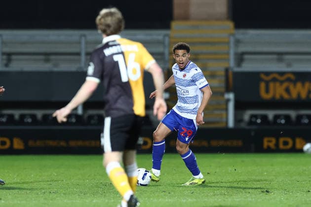 Burton Albion v Reading, EFL Sky Bet League 1 Reading midfielder Kamari Doyle (on loan from Brighton & Hove Albion) (29) lines up Burton Albion defender Alex Hartridge (16) during the EFL Sky Bet League 1 match between Burton Albion and Reading at the Pirelli Stadium, Burton upon Trent, UK on 17 March 2026. Burton upon Trent Pirelli Stadium Staffordshire UK Editorial use only DataCo restrictions apply See www.football-dataco.com , Copyright: xJohnxMallettx PSI-23912-0036
