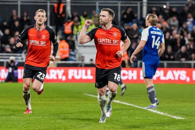 GOAL - Jordan Clark (18) of Luton Town celebrates after he scores his team™s second goal (Penalty) during the Sky Bet League 1 match between Luton Town and Exeter City at Kenilworth Road, Luton, England on 17 March 2026.  Copyright: xDavidxHornx PMI-7189-0011