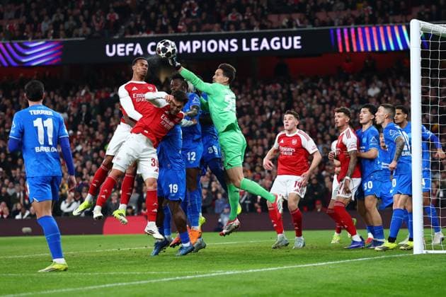 Gabriel of Arsenal with a header on goal Arsenal v Bayer 04 Leverkusen, UEFA Champions League, Round of 16, Second Leg, Football, Emirates Stadium, London, UK - 17 Mar 2026London Emirates Stadium United Kingdom EDITORIAL USE ONLY No use with unauthorised audio, video, data, fixture lists, club league logos or live services. Online in-match use limited to 120 images, no video emulation. No use in betting, games or single club league player publications. Copyright: xSimonxDael Shutterstockx 16776376u