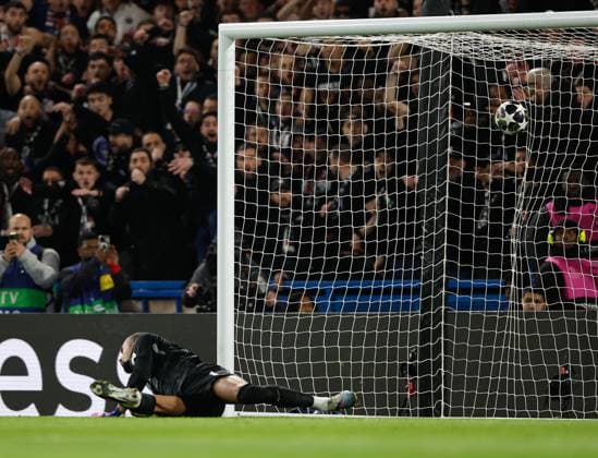 Robert Sanchez of Chelsea is beaten for the 2nd PSG goal Chelsea v Paris Saint Germain, Football, UEFA Champions League Round of 16 2nd Leg, Stanford Bridge, Chelsea, London - UK, 17 03 2026 Editorial use only  Copyright: xMattxImpey Shutterstockx 16778767t
