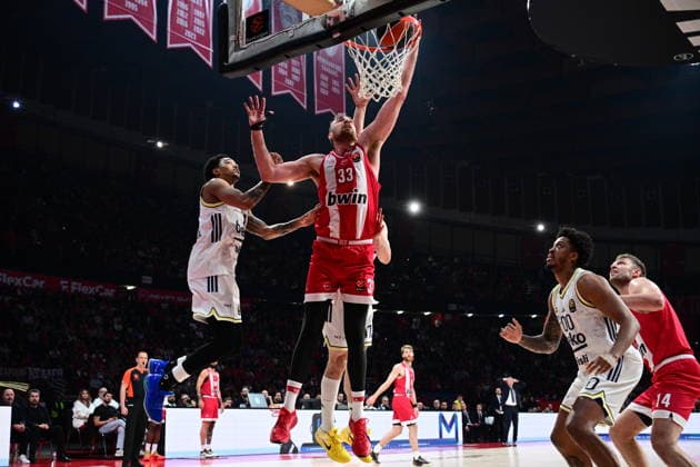 EuroLeague Basketball, Olympiacos Piraeus vs Fenerbahce Beko Istanbul - Nikola Milutinov, 33 of Olympiacos Piraeus in action during the Euroleague regular season basketball match between Olympiacos Piraeus and Fenerbahce Beko Istanbul held at Peace and Friendship Stadium in Piraeus, Grecee, 17 March 2026. PIRAEUS Greece Copyright: xOnexInchxProductionsx 6896606
