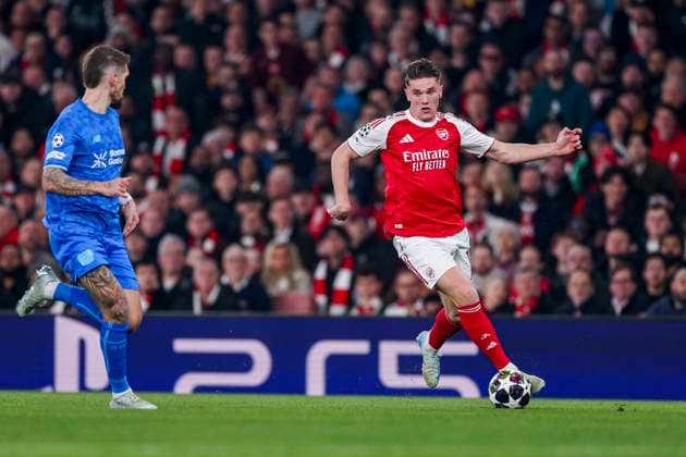 LONDON, ENGLAND - MARCH 17: Viktor Gyokeres of Arsenal dribbles with the ball under pressure from Robert Andrich of Bayer 04 Leverkusen during the UEFA Champions League 2025 26 Round of 16 Second Leg match between Arsenal FC and Bayer 04 Leverkusen at Arsenal Stadium on March 17, 2026 in London, England.  Copyright: xRenexNijhuis MBxMediax
