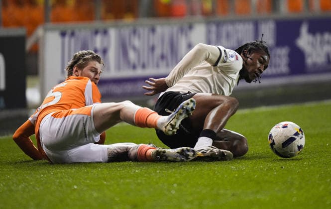 Blackpool v Port Vale Sky Bet League 1 Hayden Coulson of Blackpool (left) battles for the ball with Rhys Walters of Port Vale (right) during the Sky Bet League 1 match at Bloomfield Road, Blackpool 17 03 2026 UK Newspapers OUT Copyright: xMikexMartinx FIL-23146-0030