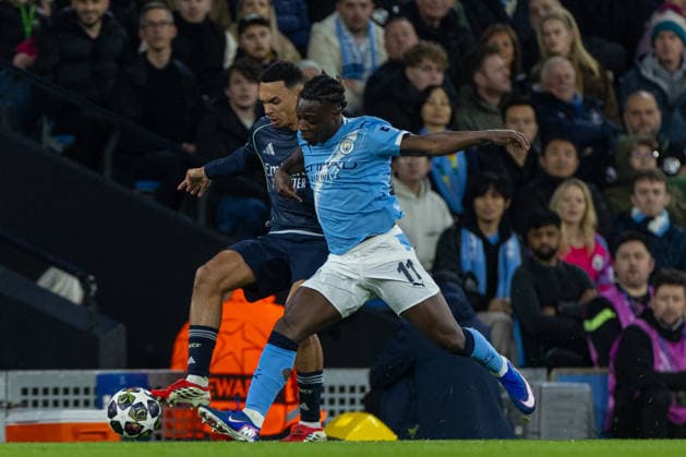 Football - UEFA Champions League - Round of 16 - 2nd Leg - Manchester City FC v Real Madrid CF MANCHESTER, ENGLAND - Tuesday, March 17, 2026: Real Madrid s Trent Alexander-Arnold (L) is challenged by Manchester City s JÃ rÃ my Doku during the UEFA Champions League Round of 16 2nd Leg match between Manchester City FC and Real Madrid CF at the City of Manchester Stadium. (Photo by David Rawcliffe Propaganda) MANCHESTER City of Manchester Stadium GREATER MANCHESTER ENGLAND  Copyright: xDavidxRawcliffex P2026-03-17-Man_City_Real_Madrid-33
