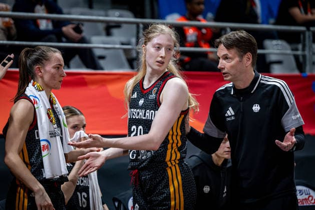 Basketball Villeurbanne 17.03.2026 Wommen™s Basketball World Cup 2026 Qualifying Tournament Nigeria (NIG) - Deutschland (GER) Frida Bühner (Deutschland, No.20) Olaf Lange (Deutschland, Trainer) *** Basketball Villeurbanne 17 03 2026 Wommen™s Basketball World Cup 2026 Qualifying Tournament Nigeria NIG Germany GER Frida Bühner Germany, No 20 Olaf Lange Germany, Coach