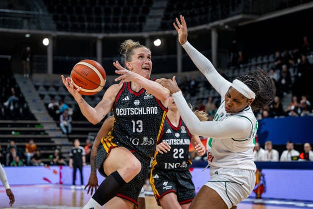 Basketball Villeurbanne 17 03 2026 Wommen™s Basketball World Cup 2026 Qualifying Tournament Nigeria NIG Germany GER Leonie Fiebich Germany, No 13 Amy Okonkwo Nigeria, No 00