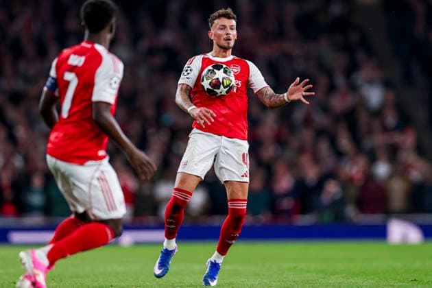 LONDON, ENGLAND - MARCH 17: Ben White of Arsenal controls the ball during the UEFA Champions League 2025 26 Round of 16 Second Leg match between Arsenal FC and Bayer 04 Leverkusen at Arsenal Stadium on March 17, 2026 in London, England.  Copyright: xRenexNijhuis MBxMediax
