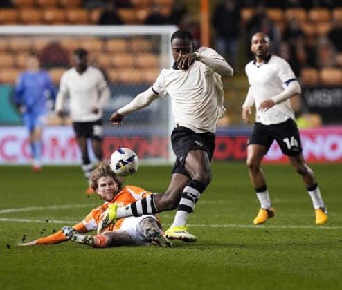 Blackpool v Port Vale Sky Bet League 1 Martin Sherif of Port Vale (second right) battles for the ball with Hayden Coulson of Blackpool (on floor) during the Sky Bet League 1 match at Bloomfield Road, Blackpool 17 03 2026 UK Newspapers OUT Copyright: xMikexMartinx FIL-23146-0036