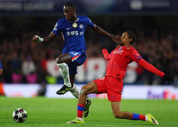 London, England, 17th March 2026. Trevoh Chalobah of Chelsea and Bradley Barcola of Paris Saint-Germain challenge for the ball during the Chelsea vs Paris Saint Germain UEFA Champions League round of 16 match at Stamford Bridge, London. Picture credit should read: Paul Terry Sportimage EDITORIAL USE ONLY. No use with unauthorised audio, video, data, fixture lists, club league logos or live services. Online in-match use limited to 120 images, no video emulation. No use in betting, games or single club league player publications. SPI_039_PT_Chelsea_PSG SPI-4610-0038