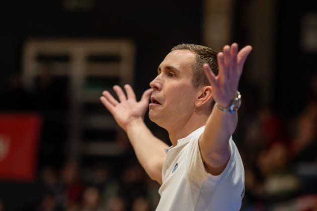BASKETBALL - FIBA Quali, AUT vs SUI VIENNA,AUSTRIA,17.MAR.26 - BASKETBALL - FIBA Women s EURO Basket 2027, qualification, Austria vs Switzerland. Image shows head coach Jesper Sundberg (AUT).  GEPAxpictures xGabrielxLopez