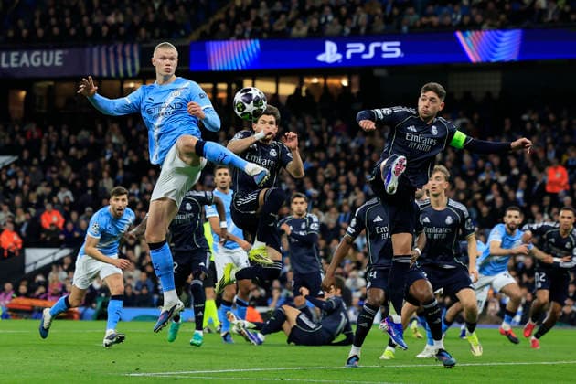 Manchester City v Real Madrid, Champions League Erling Haaland (9) of Manchester City touches the ball goalwards during the Champions League match between Manchester City and Real Madrid at the Etihad Stadium, Manchester, UK on 17 March 2026. Manchester Etihad Stadium Manchester UK Editorial use only , Copyright: xConorxMolloyx PSI-23911-0042