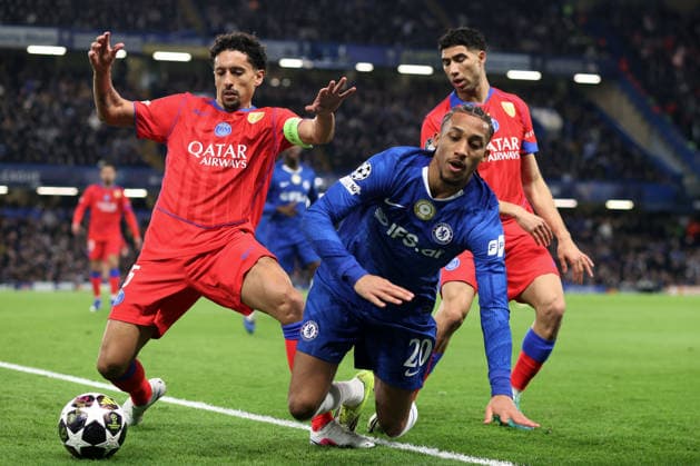 Chelsea gegen PSG 17. März 2026, London UEFA Champions League, Achtelfinale, 2. Spiel Chelsea gegen Paris Saint Germain Joao Pedro von Chelsea geht unter dem Druck von Marquinhos und Achraf Hakimi von PSG zu Boden Foto Charlotte Wilson Offside London UK  Copyright: xCharlottexWilsonx xOffsidexOffside
