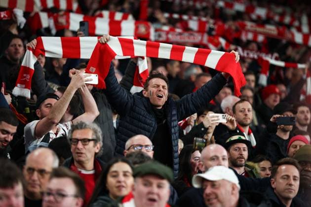 Arsenal fans hold scarves ahead of kick off Arsenal v Bayer 04 Leverkusen, UEFA Champions League, Round of 16, Second Leg, Football, Emirates Stadium, London, UK - 17 Mar 2026London Emirates Stadium United Kingdom EDITORIAL USE ONLY No use with unauthorised audio, video, data, fixture lists, club league logos or live services. Online in-match use limited to 120 images, no video emulation. No use in betting, games or single club league player publications. Copyright: xSimonxDael Shutterstockx 16776376av
