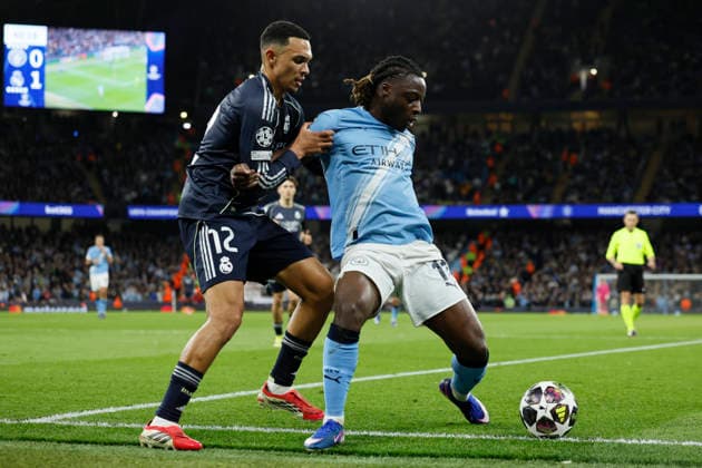 Manchester City FC v Real Madrid CF - UEFA Champions League 2025 26 Round of 16 Second Leg Trent Alexander-Arnold of Real Madrid CF and Jeremy Doku of Manchester City challenge during the UEFA Champions League 2025 26 Round of 16 Second Leg match between Manchester City FC and Real Madrid CF at City of Manchester Stadium on March 17, 2026 in Manchester, England. WARNING! This Photograph May Only Be Used For Newspaper And Or Magazine Editorial Purposes. May Not Be Used For Publications Involving 1 player, 1 Club Or 1 Competition Without Written Authorisation From Football DataCo Ltd. For Any Queries, Please Contact Football DataCo Ltd on +44 (0) 207 864 9121 Manchester City of Manchester Stadium England United Kingdom Copyright: xAllstarxPicturexLibraryxLtdx