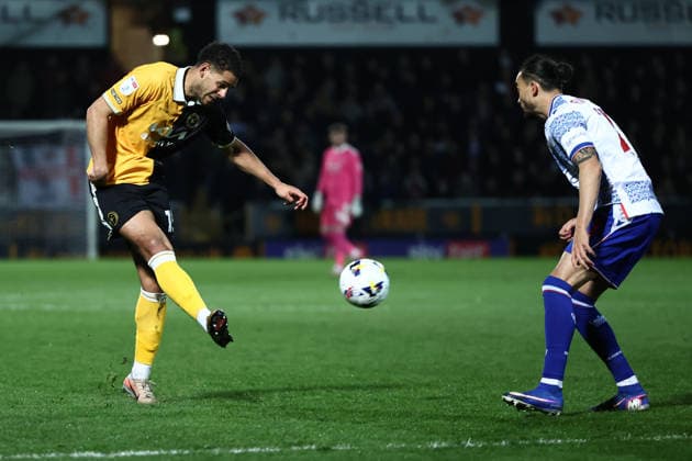 Burton Albion v Reading, EFL Sky Bet League 1 Burton Albion defender Kyran Lofthouse (15) fires in a shot during the EFL Sky Bet League 1 match between Burton Albion and Reading at the Pirelli Stadium, Burton upon Trent, UK on 17 March 2026. Burton upon Trent Pirelli Stadium Staffordshire UK Editorial use only DataCo restrictions apply See www.football-dataco.com , Copyright: xJohnxMallettx PSI-23912-0045