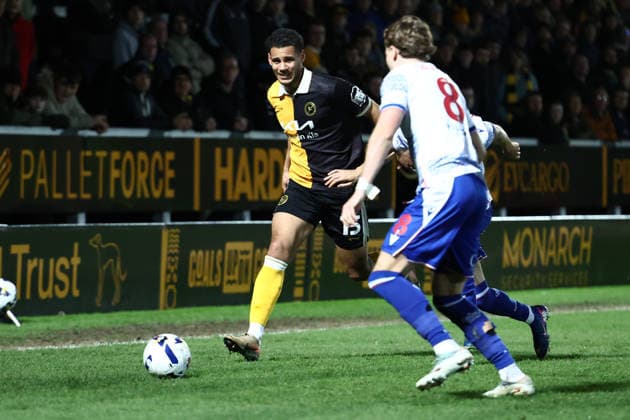 Burton Albion v Reading, EFL Sky Bet League 1 Burton Albion defender Kyran Lofthouse (15) attacks down the right during the EFL Sky Bet League 1 match between Burton Albion and Reading at the Pirelli Stadium, Burton upon Trent, UK on 17 March 2026. Burton upon Trent Pirelli Stadium Staffordshire UK Editorial use only DataCo restrictions apply See www.football-dataco.com , Copyright: xJohnxMallettx PSI-23912-0048