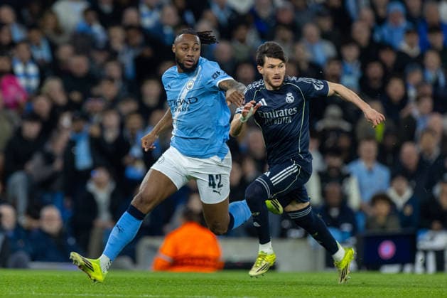 Football - UEFA Champions League - Round of 16 - 2nd Leg - Manchester City FC v Real Madrid CF MANCHESTER, ENGLAND - Tuesday, March 17, 2026: Manchester City s Antoine Semenyo (L) and Real Madrid s Fran Garcia during the UEFA Champions League Round of 16 2nd Leg match between Manchester City FC and Real Madrid CF at the City of Manchester Stadium. (Photo by David Rawcliffe Propaganda) MANCHESTER City of Manchester Stadium GREATER MANCHESTER ENGLAND  Copyright: xDavidxRawcliffex P2026-03-17-Man_City_Real_Madrid-73