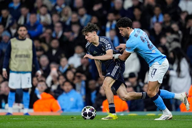 March 17, 2026, Manchester, Manchester, England: Thiago Pitarch of Real Madrid CF and Matheus Nunes of Manchester City in action during the UEFA Champions League 2025 26 Round of 16 Second Leg match between Manchester City and Real Madrid C.F. at Etihad Stadium on March 17, 2026, in Manchester, England. Manchester City V Real Madrid C.F. - UEFA Champions League 2025 26 Round Of 16 Second Leg  - ZUMAa181 20260317_zaa_a181_211 Copyright: xDennisxAgyemanx