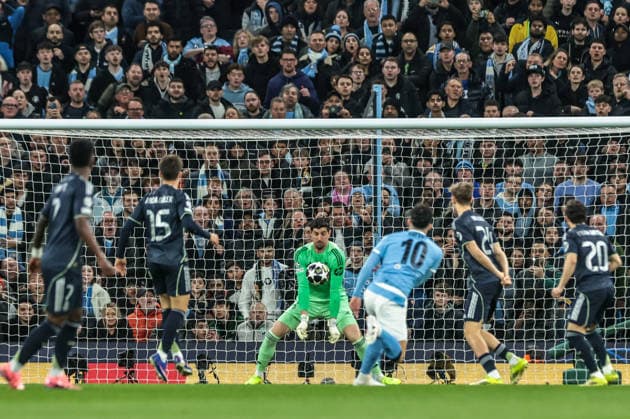 Manchester City FC v Real Madrid CF - UEFA Champions League 2025 26 Round of 16 Second Leg Real Madrid goalkeeper Thibaut Courtois saves a shot on goal from Rayan Cherki of Manchester City during the UEFA Champions League last 16 second leg match between Manchester City and Real Madrid at The City of Manchester Stadium in Manchester, United Kingdom, on March 17, 2026. Manchester Greater Manchester United, ManU Kingdom  Copyright: xNewsxImagesx originalFilename:cosgrove-uefacham260317_npjI8.jpg