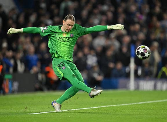 Chelsea vs PSG - UEFA Champions League LONDON, ENGLAND - MARCH 17: Matvey Safonov of Paris Saint-Germain (PSG) in action during the UEFA Champions League 2025 26 Round of 16 second-leg match between Chelsea and Paris Saint-Germain at Stamford Bridge in London, England on March 17, 2026. Mustafa Yalcin Anadolu London United Kingdom. Editorial use only. Please get in touch for any other usage.  Copyright: x2026xAnadoluxMustafaxYalcinx
