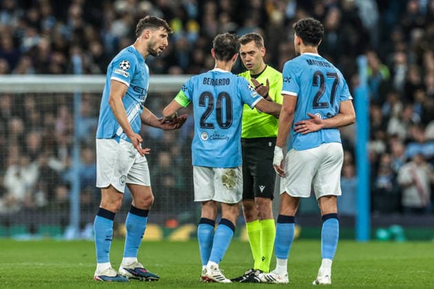 Manchester City FC v Real Madrid CF - UEFA Champions League 2025 26 Round of 16 Second Leg Bernardo Silva of Manchester City appeals his red card to referee Clement Turpin during the UEFA Champions League last 16 second leg match between Manchester City and Real Madrid at The City of Manchester Stadium in Manchester, United Kingdom, on March 17, 2026. Manchester Greater Manchester United, ManU Kingdom  Copyright: xNewsxImagesx originalFilename:cosgrove-uefacham260317_npWzr.jpg