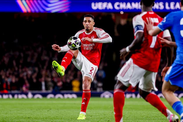 LONDON, ENGLAND - MARCH 17: William Saliba of Arsenal passes the ball during the UEFA Champions League 2025 26 Round of 16 Second Leg match between Arsenal FC and Bayer 04 Leverkusen at Arsenal Stadium on March 17, 2026 in London, England.  Copyright: xRenexNijhuis MBxMediax