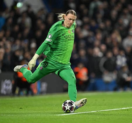 Chelsea vs PSG - UEFA Champions League LONDON, ENGLAND - MARCH 17: Matvey Safonov of Paris Saint-Germain (PSG) in action during the UEFA Champions League 2025 26 Round of 16 second-leg match between Chelsea and Paris Saint-Germain at Stamford Bridge in London, England on March 17, 2026. Mustafa Yalcin Anadolu London United Kingdom. Editorial use only. Please get in touch for any other usage.  Copyright: x2026xAnadoluxMustafaxYalcinx