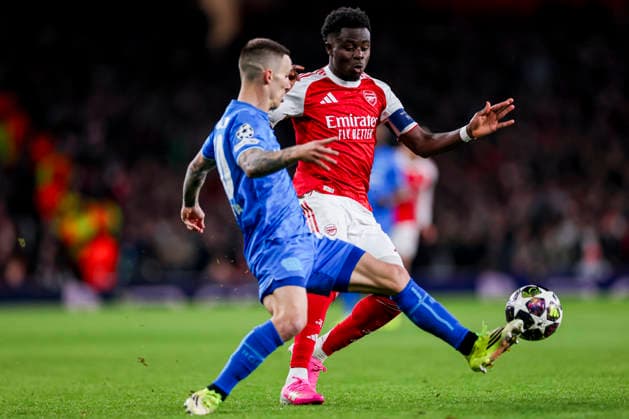 LONDON, ENGLAND - MARCH 17: Bukayo Saka of Arsenal focuses on the ball during the UEFA Champions League 2025 26 Round of 16 Second Leg match between Arsenal FC and Bayer 04 Leverkusen at Arsenal Stadium on March 17, 2026 in London, England.  Copyright: xRenexNijhuis MBxMediax