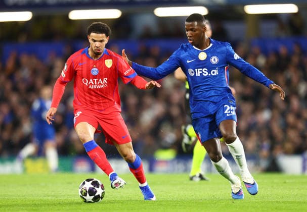 Chelsea v Paris Saint Germain, UEFA Champions League, Round of 16, Second Leg Stamford Bridge, London, UK - 17 03 2026 Warren Zaire-Emery of Paris Saint-Germain shields the ball from MoisÃ s Caicedo of Chelsea during the UEFA Champions League round of 16 game at Stamford Bridge London Stamford Bridge London GBR, UK NEWSPAPERS OUT Copyright: xMarkxGreenwoodx