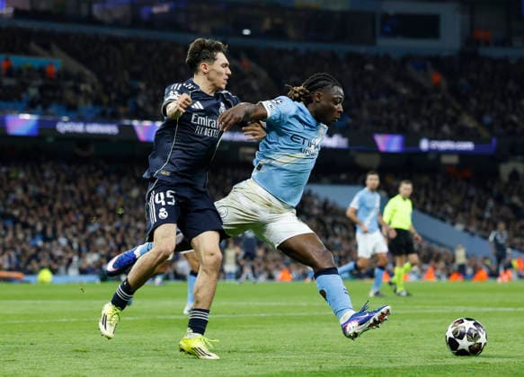 Manchester, England, 17th March 2026. Thiago Pitarch of Real Madrid and James Trafford of Manchester City during the Manchester City vs Real Madrid UEFA Champions League round of 16 match at the Etihad Stadium, Manchester. Picture credit should read: Cody Froggatt Sportimage EDITORIAL USE ONLY. No use with unauthorised audio, video, data, fixture lists, club league logos or live services. Online in-match use limited to 120 images, no video emulation. No use in betting, games or single club league player publications. SPI_048_CF_ManCity_Madrid SPI-4612-0102