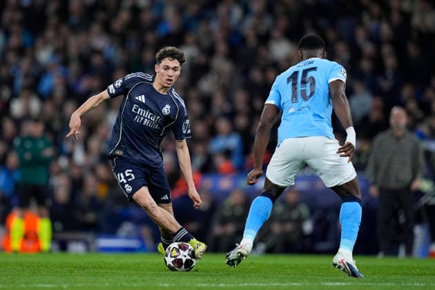 March 17, 2026, Manchester, Manchester, England: Thiago Pitarch of Real Madrid CF and Marc Guehi of Manchester City in action during the UEFA Champions League 2025 26 Round of 16 Second Leg match between Manchester City and Real Madrid C.F. at Etihad Stadium on March 17, 2026, in Manchester, England. Manchester City V Real Madrid C.F. - UEFA Champions League 2025 26 Round Of 16 Second Leg  - ZUMAa181 20260317_zaa_a181_217 Copyright: xDennisxAgyemanx
