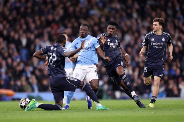 Manchester City v Real Madrid - UEFA Champions League MANCHESTER, UNITED KINGDOM - MARCH 17: Jeremy Doku of Manchester City is challenged by Aurelien Tchouameni and Antonio Rudiger of Real Madrid during the UEFA Champions League Round of 16 Second Leg match between Manchester City and Real Madrid CF at City of Manchester Stadium on March 17, 2026 in Manchester, United Kingdom. Alex Livesey Anadolu Manchester United, ManU Kingdom. Editorial use only. Please get in touch for any other usage.  Copyright: x2026xAnadoluxAlexxLiveseyx