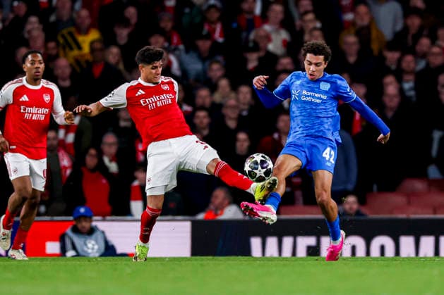 LONDON, ENGLAND - MARCH 17: Piero Hincapie of Arsenal and Montrell Culbreath of Bayer 04 Leverkusen battle for the ball during the UEFA Champions League 2025 26 Round of 16 Second Leg match between Arsenal FC and Bayer 04 Leverkusen at Arsenal Stadium on March 17, 2026 in London, England.  Copyright: xRenexNijhuis MBxMediax