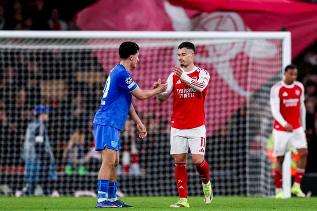 LONDON, ENGLAND - MARCH 17: Ibrahim Maza of Bayer 04 Leverkusen shake hands with Gabriel Martinelli of Arsenal after the final whistle during the UEFA Champions League 2025 26 Round of 16 Second Leg match between Arsenal FC and Bayer 04 Leverkusen at Arsenal Stadium on March 17, 2026 in London, England.  Copyright: xRenexNijhuis MBxMediax