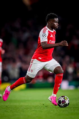 LONDON, ENGLAND - MARCH 17: Bukayo Saka of Arsenal dribbles with the ball during the UEFA Champions League 2025 26 Round of 16 Second Leg match between Arsenal FC and Bayer 04 Leverkusen at Arsenal Stadium on March 17, 2026 in London, England.  Copyright: xRenexNijhuis MBxMediax