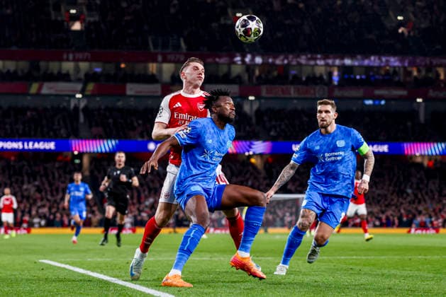 LONDON, ENGLAND - MARCH 17: Viktor Gyokeres of Arsenal and Edmond Tapsoba of Bayer 04 Leverkusen battle for the ball during the UEFA Champions League 2025 26 Round of 16 Second Leg match between Arsenal FC and Bayer 04 Leverkusen at Arsenal Stadium on March 17, 2026 in London, England.  Copyright: xRenexNijhuis MBxMediax