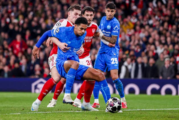 LONDON, ENGLAND - MARCH 17: Jarell Quansah of Bayer 04 Leverkusen and Viktor Gyokeres of Arsenal battle for the ball during the UEFA Champions League 2025 26 Round of 16 Second Leg match between Arsenal FC and Bayer 04 Leverkusen at Arsenal Stadium on March 17, 2026 in London, England.  Copyright: xRenexNijhuis MBxMediax