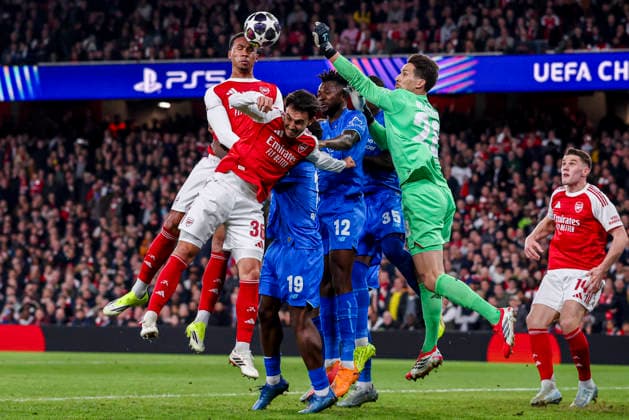 LONDON, ENGLAND - MARCH 17: Gabriel of Arsenal heads the ball and Bayer 04 Leverkusen goalkeeper Janis Blaswich during the UEFA Champions League 2025 26 Round of 16 Second Leg match between Arsenal FC and Bayer 04 Leverkusen at Arsenal Stadium on March 17, 2026 in London, England.  Copyright: xRenexNijhuis MBxMediax