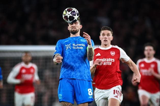 Robert Andrich of Bayer Leverkusen heads clear under pressure from Viktor Gyokeres of Arsenal Arsenal v Bayer 04 Leverkusen, UEFA Champions League, Round of 16, Second Leg, Football, Emirates Stadium, London, UK - 17 Mar 2026London Emirates Stadium United Kingdom EDITORIAL USE ONLY No use with unauthorised audio, video, data, fixture lists, club league logos or live services. Online in-match use limited to 120 images, no video emulation. No use in betting, games or single club league player publications.  Copyright: xSimonxDael Shutterstockx 16776376dm