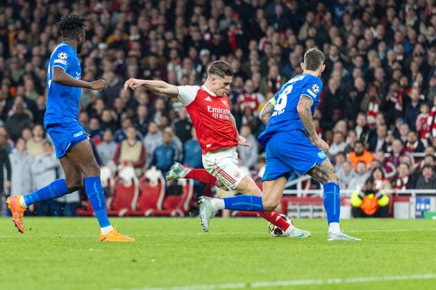 Arsenal v Bayer Leverkusen, Champions League Arsenal forward Viktor Gyökeres (14) takes a shot during the Champions League match between Arsenal and Bayer Leverkusen at the Emirates Stadium, London, UK on 17 March 2026. London Emirates Stadium Greater London UK Editorial use only , Copyright: xToyinxOshodix PSI-23909-0065