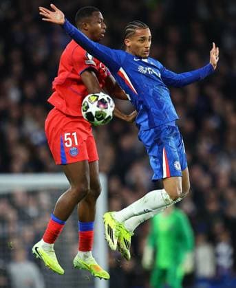 Joao Pedro of Chelsea competes for the ball with Willian Pacho of Paris Saint-Germain Chelsea v Paris Saint-Germain, UEFA Champions League, Round of 16, Second Leg, Football, Stamford Bridge, London, UK - 17 Mar 2026London Stamford Bridge United Kingdom EDITORIAL USE ONLY No use with unauthorised audio, video, data, fixture lists, club league logos or live services. Online in-match use limited to 120 images, no video emulation. No use in betting, games or single club league player publications.  Copyright: xShutterstockx 16776722bt