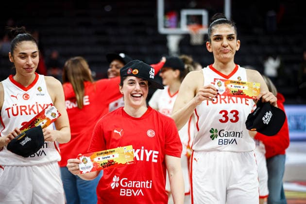 Turkiye vs Hungary Women s Basketball World Cup 2026 Qualifying Tournaments Esra Ural Topuz of Turkiye national team, Nationalteam Goksen Fitik of Turkiye National Team and Melek Uzunoglu of Turkiye National Team celebrate the qualification to the 2026 Basketball World Cup after the Women s Basketball World Cup 2026 Qualifying Tournaments Group Phase - Group A between Turkiye National Team and Hungary National Team at Turkcell Basketball Development Center on March 17, 2026 in Istanbul, Turkey. Istanbul Istanbul Turkey Copyright: xBurakxBasturkx