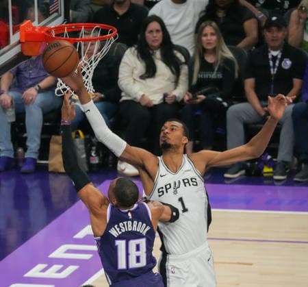 (260318) -- SACRAMENTO, March 18, 2026 -- Victor Wembanyama (R) of San Antonio Spurs blocks Russell Westbrook of Sacramento Kings during the 2025-2026 NBA, Basketball Herren, USA regular season game between Sacramento Kings and San Antonio Spurs in Sacramento, the United States, March 17, 2026. (Photo by Sun Yuxuan Xinhua) (SP)U.S.-SACRAMENTO-BASKETBALL-NBA-KINGS VS SPURS WuxXiaoling 