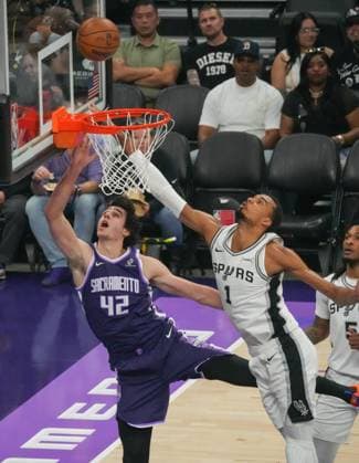 (260318) -- SACRAMENTO, March 18, 2026 -- Victor Wembanyama (R) of San Antonio Spurs defends Maxime Raynaud of Sacramento Kings during the 2025-2026 NBA, Basketball Herren, USA regular season game between Sacramento Kings and San Antonio Spurs in Sacramento, the United States, March 17, 2026. (Photo by Sun Yuxuan Xinhua) (SP)U.S.-SACRAMENTO-BASKETBALL-NBA-KINGS VS SPURS WuxXiaoling 