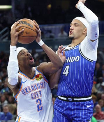 March 17, 2026, Orlando, Fl - Florida, USA: The Oklahoma City Thunder s Shai Gilgeous-Alexander (2) tries to get past the Orlando Magic s Jalen Suggs (4) at the Kia Center on Tuesday, March 17, 2026, in Orlando, Florida. Orlando USA - ZUMAm67_ 20260317_zaf_m67_019 Copyright: xStephenxM.xDowellx