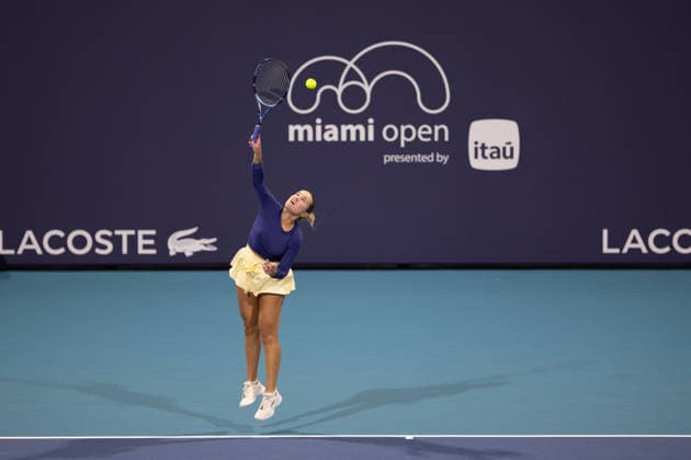 2026 Miami Open Presented By Itau - Day 1 Sofia Kenin of the United States serves against Anna Blinkova during their first-round match on Day 1 of the Miami Open at Hard Rock Stadium in Miami Gardens, Florida, on March 17, 2026. Miami Gardens FL United States  Copyright: xMauricioxPaizx originalFilename:paiz-miamiope260317_npz3I.jpg