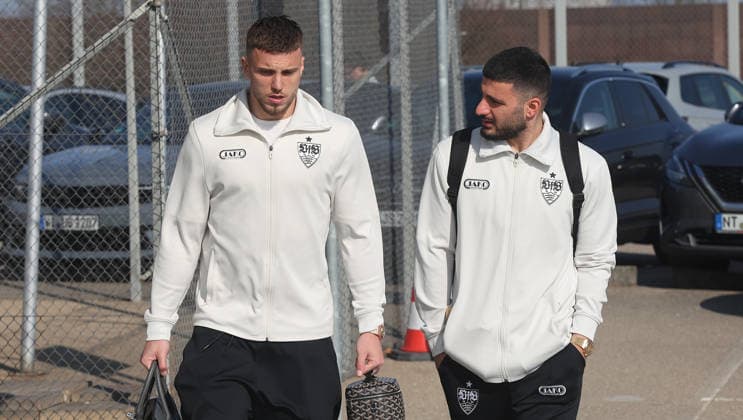 Stuttgart , Departure VfB Stuttgart for the Europa League match in Porto , from left Ermedin Demirovic Deniz Undav