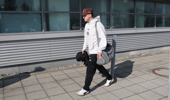 Stuttgart , Departure VfB Stuttgart for Europa League match in Porto , Angelo Stiller