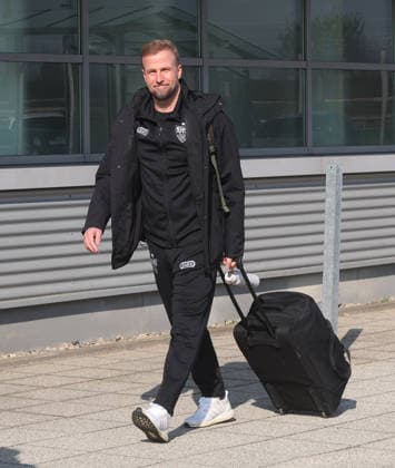 Stuttgart , Departure VfB Stuttgart for Europa League match in Porto , Sebastian Hoeneß
